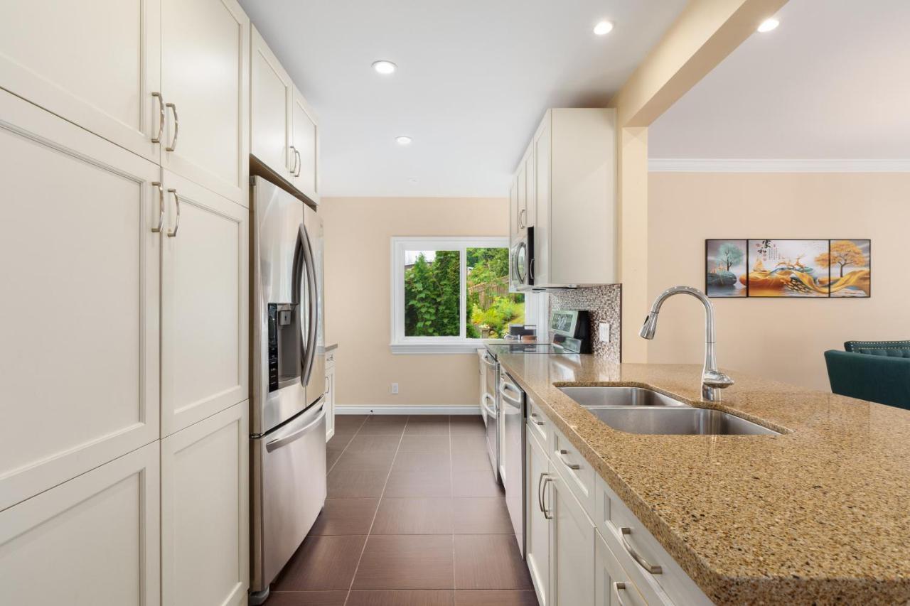Lovely 3 Bedroom Port Moody Spacious Home 6 People Free Parking Luaran gambar